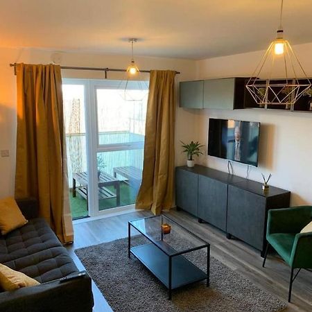 Lovely 1-Bed Serviced Apartment With Free Parking West Thurrock Zewnętrze zdjęcie